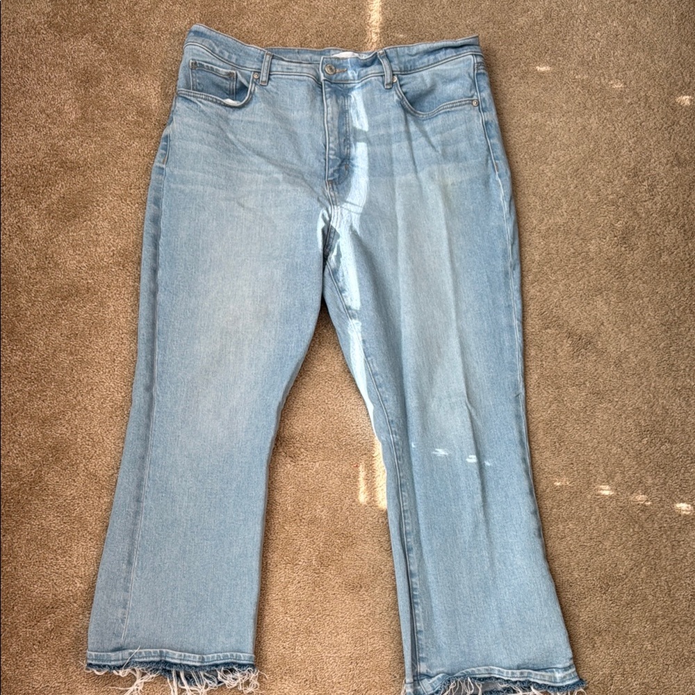 Loft Kick Crop Jeans in Light Wash with frayed hem